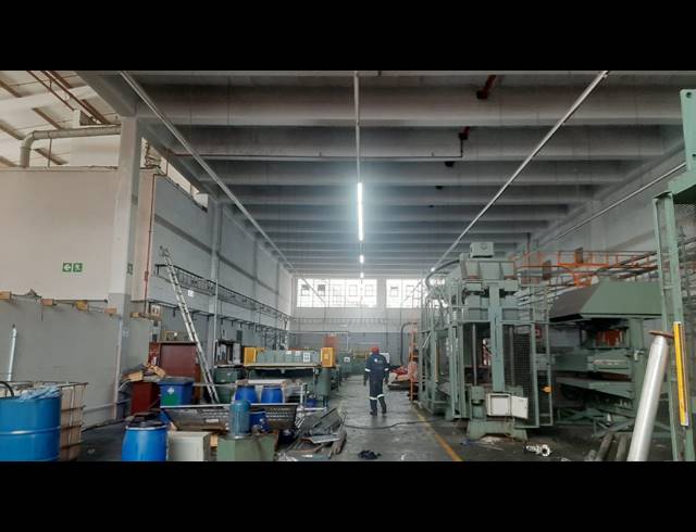 3,120M² WAREHOUSE TO LET IN NEW GERMANY
